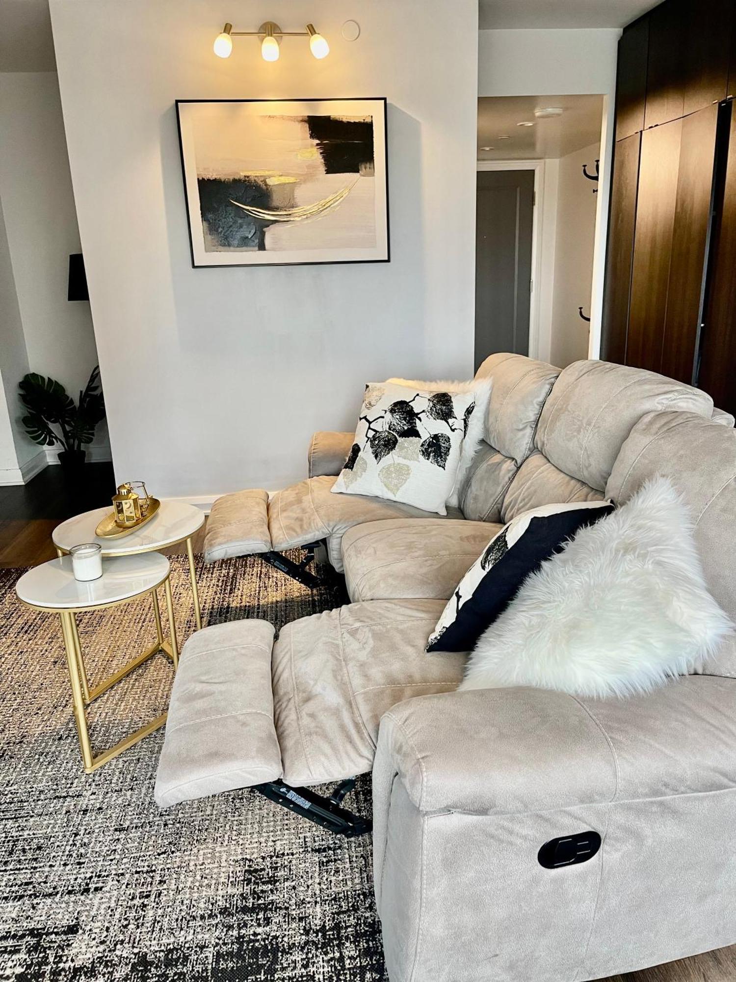 Luxury 2-Bedroom Apartment In Yorkville With The Best City View In Downtown 토론토 외부 사진